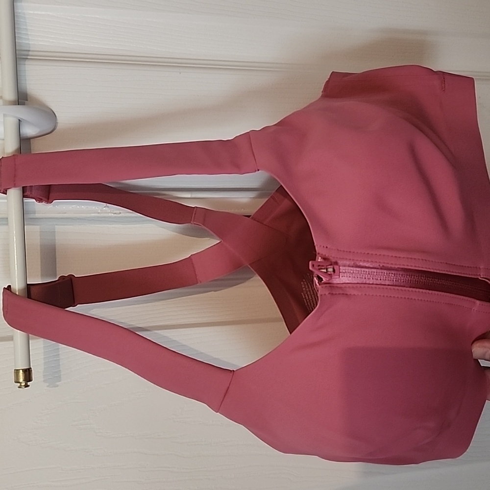 Victoria's Secret Black 34D Knockout Front Close Sport Bra VSX  --- Like New.
